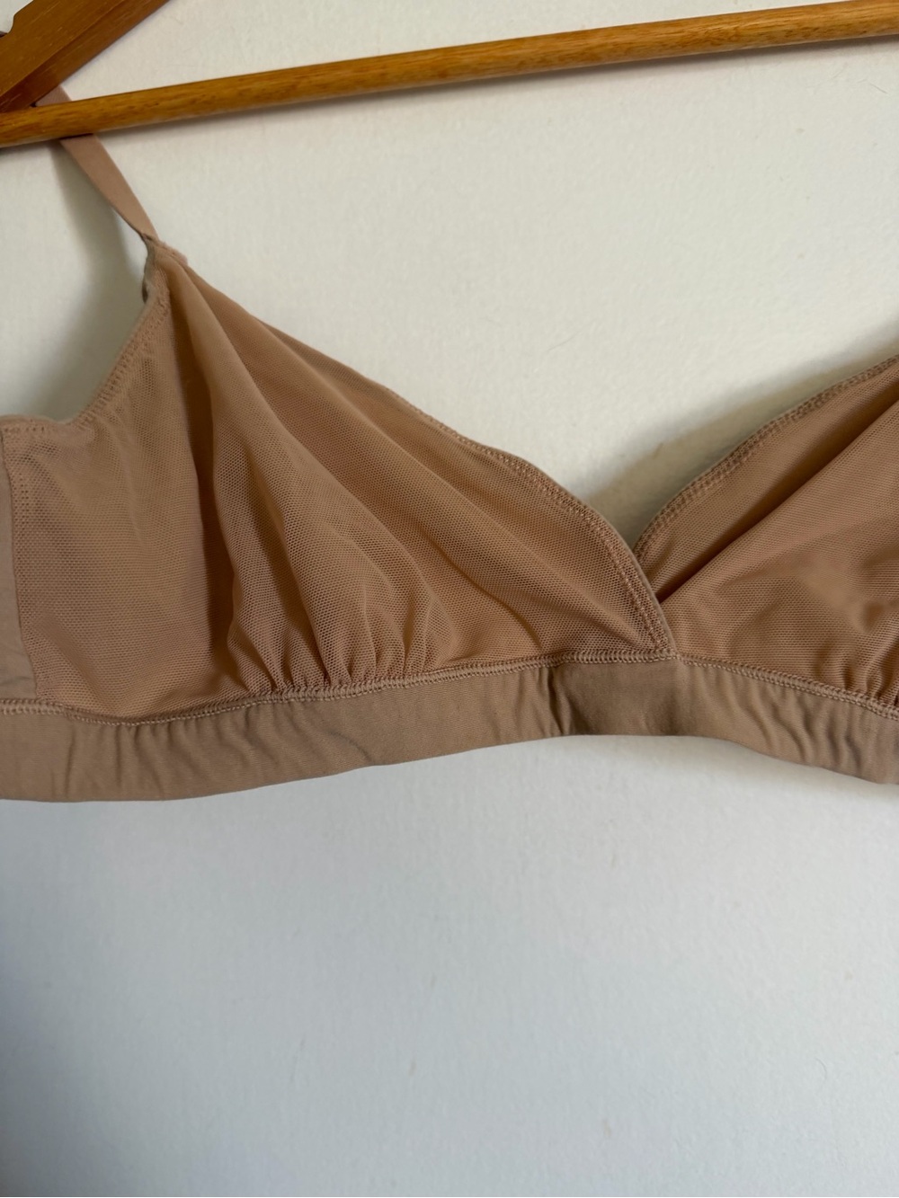 SKIMS Light Tan Wear Everywhere Bralette size Medium - Picture 5 of 6